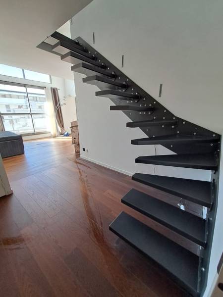 Pose d'un escalier simple quart tournant 