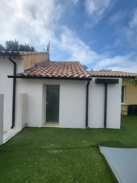 Mise en place de gouttières en aluminium dans les Bouches du Rhône 