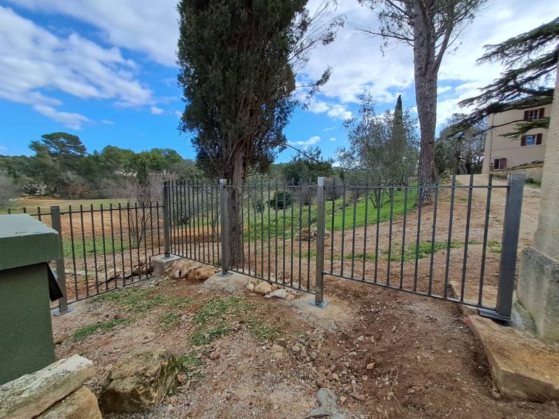 Clôtures en acier à La Bastide Ikigai à Aix en Provence
