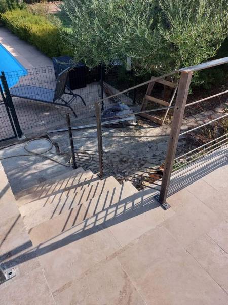 Fabrication et pose de garde corp en acier à Tourves dans le var.