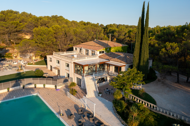 veranda sur mesure pour  lieu de réception, Mas de la Ventarelle Mimet Bouches du Rhône