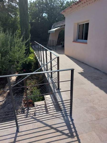 Fabrication et pose de garde corp en acier à Tourves dans le var.
