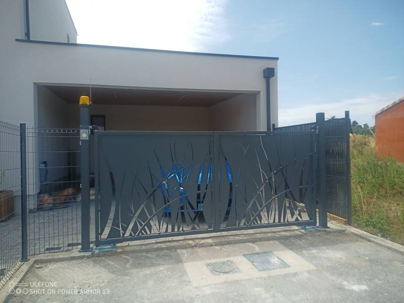 Portail en métal à L'Isle-sur-la-Sorgue