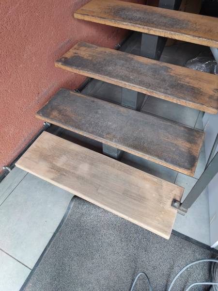 Ponçage et vitrification de marches en bois à Aix en Provence