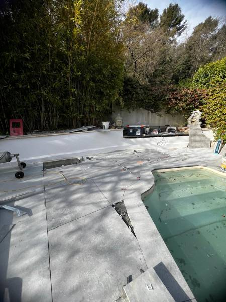 réfection tour de piscine et margelle Mimet dans les Bouches du Rhône