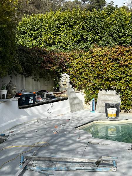 carrelage plage de piscine rénovation Mimet dans les Bouches du Rhône