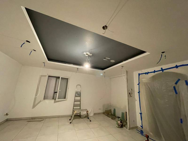 Préparation du séjour avec protection et mise en place des outils – Rénovation à Aix-en-Provence par Green House.