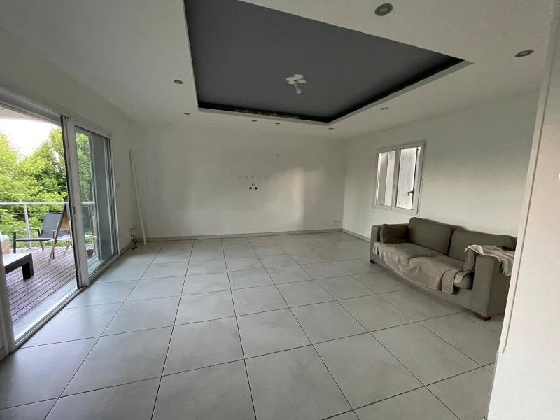 Création d’un plafond design avec spots encastrés – Réalisation Green House à Aix-en-Provence.