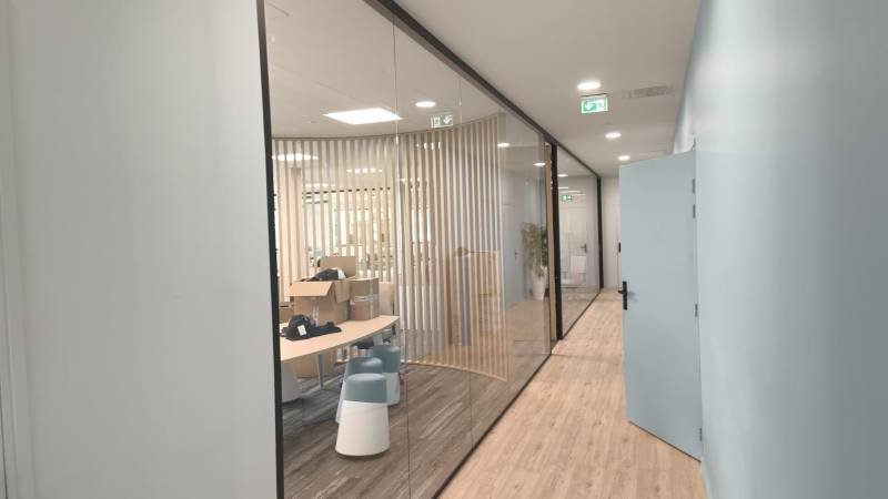 cloisons vitrées sur mesure pour bureaux à Marseille